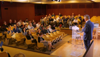 Jeremy Farrar and the audience. (Photo: EMBO media team)